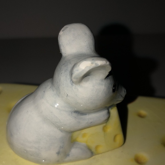 Vintage Ceramic Mouse on a Wedge of Cheese - Cracker Dish/Cheese Tray - Picture 7 of 8